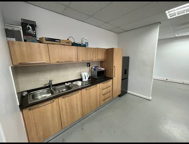 110M² OFFICE TO LET IN CENTURY CITY